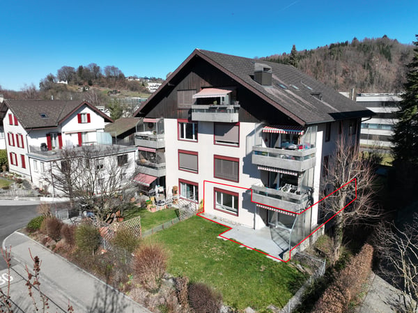 Zentrale und helle 4 -Zimmer-Wohnung mit Garten nur wenige Schritte 1