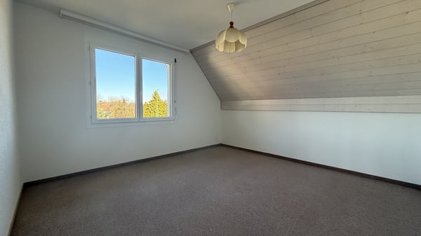 Attraktive 5.5-Zimmer-Maisonette-Dachwohnung mit zwei Balkonen und Zus 8
