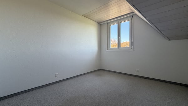 Attraktive 5.5-Zimmer-Maisonette-Dachwohnung mit zwei Balkonen und Zus 6