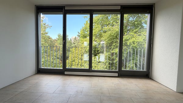 Grosszügige 3.5-Zimmer-Wohnung mit Loggia und sonnigem Balkon 2