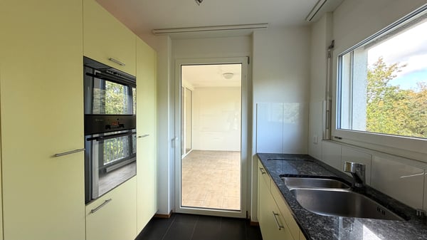 Grosszügige 3.5-Zimmer-Wohnung mit Loggia und sonnigem Balkon 5