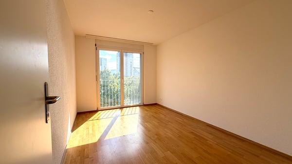 Grosszügige 3.5-Zimmer-Wohnung mit Loggia und sonnigem Balkon 6