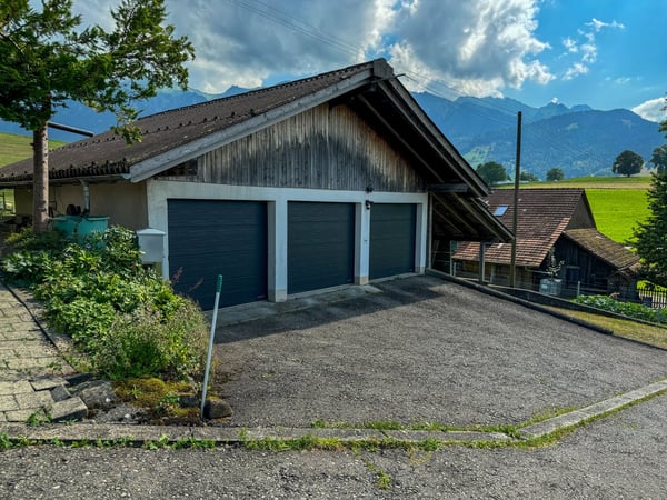 Zweifamilienhaus mit grossem Umschwung 11