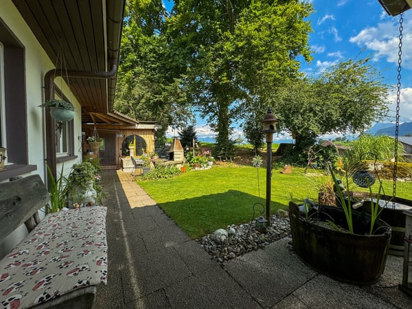 Zweifamilienhaus mit grossem Umschwung 9