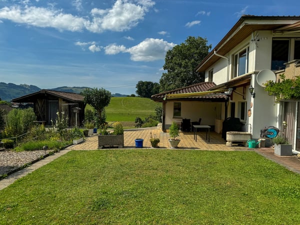 Zweifamilienhaus mit grossem Umschwung 6