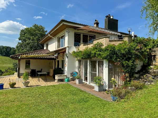 Zweifamilienhaus mit grossem Umschwung 5