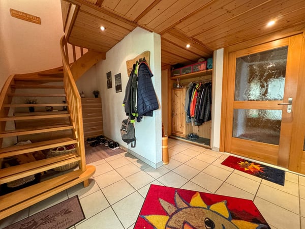 Zweifamilienhaus mit grossem Umschwung 12