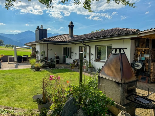 Zweifamilienhaus mit grossem Umschwung 7