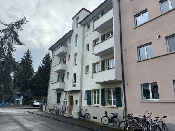 Charmante 3.5-Zimmer-Altbauwohnung mit Balkon 1