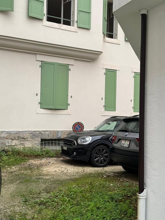 Place de parking extérieure à Malagnou 2