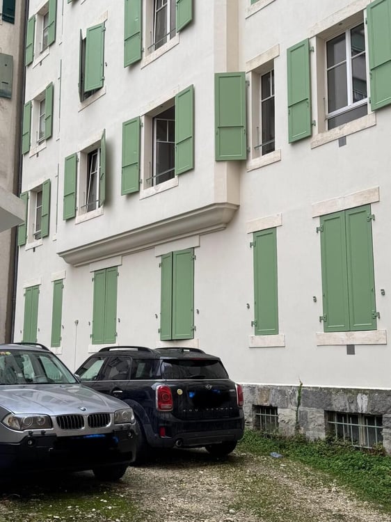 Place de parking extérieure à Malagnou 1