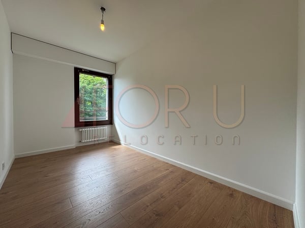 Bel appartement rénové de 5.5 pièces au calme à Corsier 9