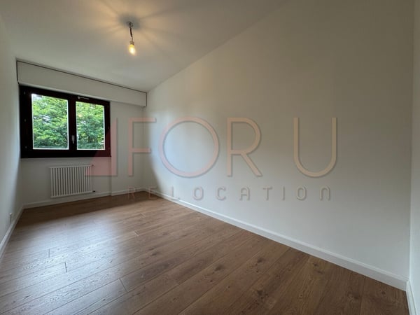 Bel appartement rénové de 5.5 pièces au calme à Corsier 10