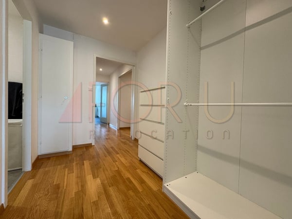 Très bel appartement rénové de 4 pièces avec balcon et bien localisé 8