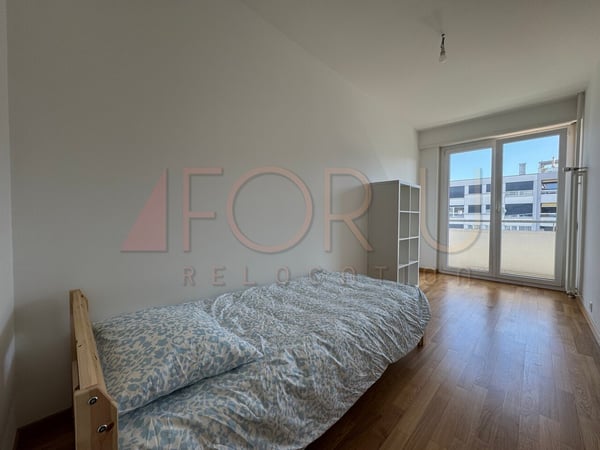 Très bel appartement rénové de 4 pièces avec balcon et bien localisé 7