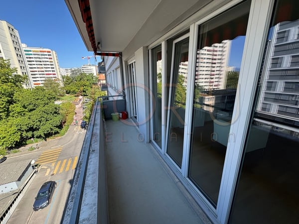 Très bel appartement rénové de 4 pièces avec balcon et bien localisé 1