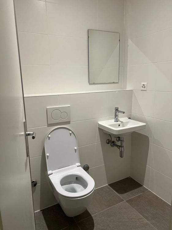 Très bel appartement rénové de 4 pièces avec balcon et bien localisé 10