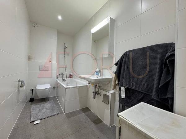 Très bel appartement rénové de 4 pièces avec balcon et bien localisé 9