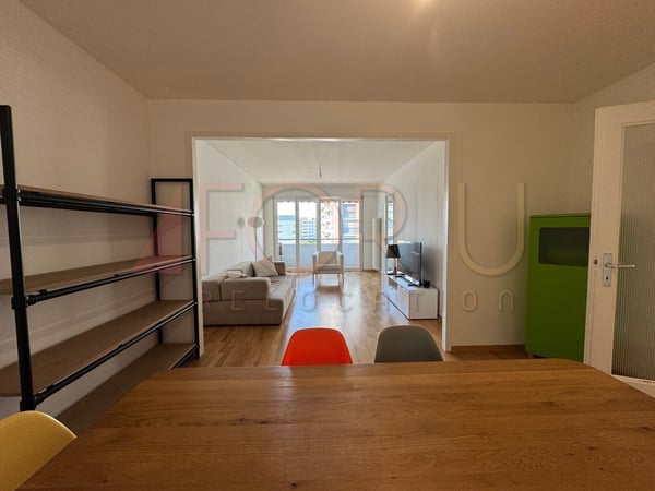 Très bel appartement rénové de 4 pièces avec balcon et bien localisé 3