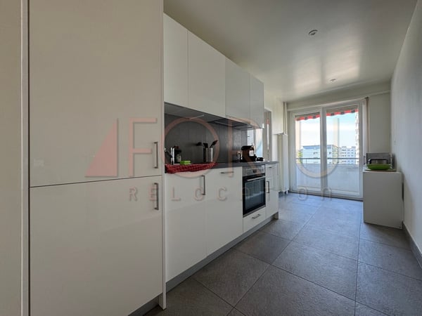 Très bel appartement rénové de 4 pièces avec balcon et bien localisé 5