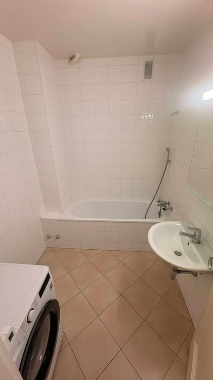 Très bel appartement 2 pièces avec balcon à Malagnou 6