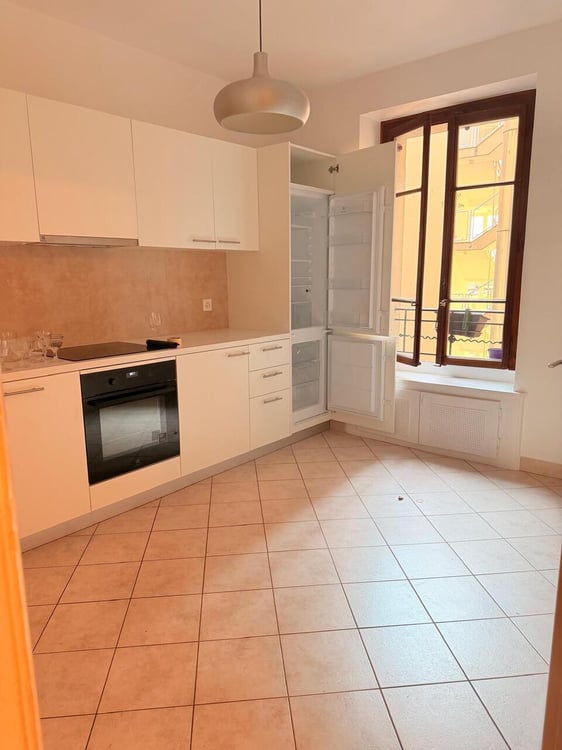Bel appartement 1 pièces avec balcon proche du parc des Eaux-Vives 3