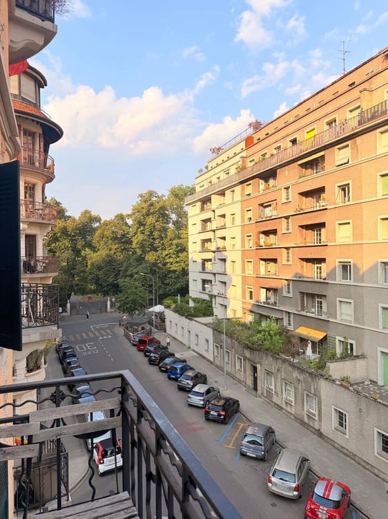 Bel appartement 1 pièces avec balcon proche du parc des Eaux-Vives 1
