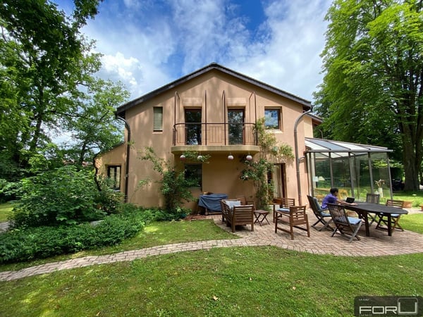 Belle villa individuelle au calme avec grand jardin à Carouge 2