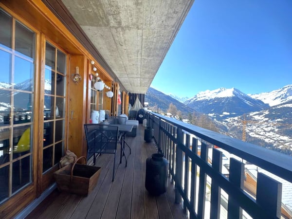 Lumineux 2.5 pièces de 60m2, entièrement rénové. 3ème étage, vue imprenable ! 15