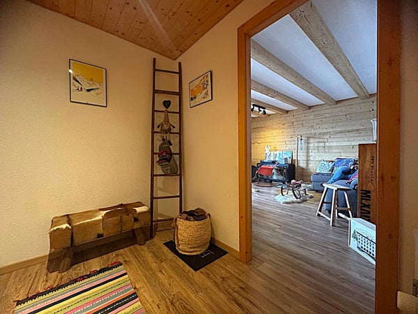 Lumineux 2.5 pièces de 60m2, entièrement rénové. 3ème étage, vue imprenable ! 5