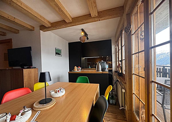 Lumineux 2.5 pièces de 60m2, entièrement rénové. 3ème étage, vue imprenable ! 6