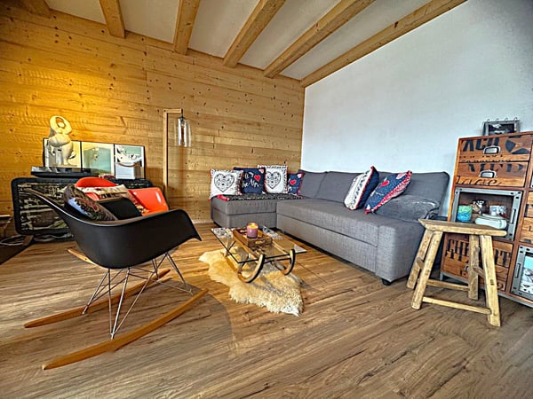 Lumineux 2.5 pièces de 60m2, entièrement rénové. 3ème étage, vue imprenable ! 4