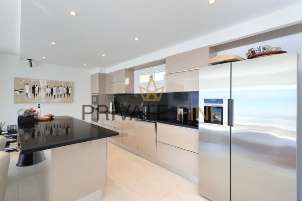 Moderne 1.5 Zi.-Villa mit unverbaubarer Seesicht und Pool (17) 2