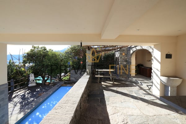 Moderne 1.5 Zi.-Villa mit unverbaubarer Seesicht und Pool (17) 5