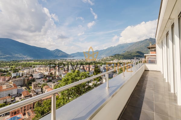 Schöne und moderne Villa mit fantastischer Seesicht (68)