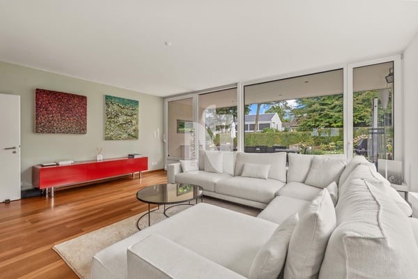 Sehr attraktives Einfamilienhaus auf dem Bruderholz mit Pool, Sauna, Garten und viel Privatsphäre 5