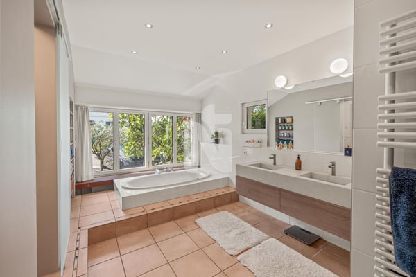 Sehr attraktives Einfamilienhaus auf dem Bruderholz mit Pool, Sauna, Garten und viel Privatsphäre 7