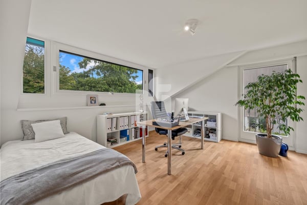 Sehr attraktives Einfamilienhaus auf dem Bruderholz mit Pool, Sauna, Garten und viel Privatsphäre 12