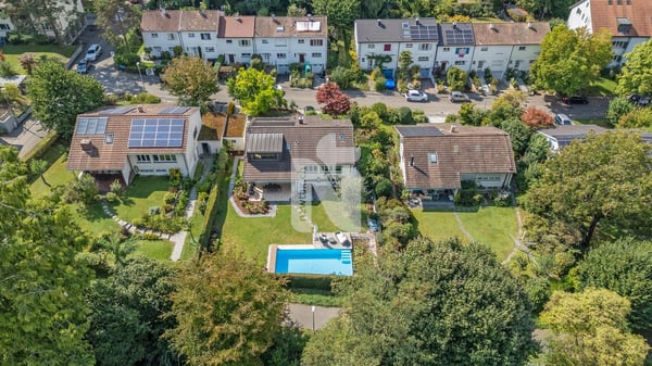 Sehr attraktives Einfamilienhaus auf dem Bruderholz mit Pool, Sauna, Garten und viel Privatsphäre 3