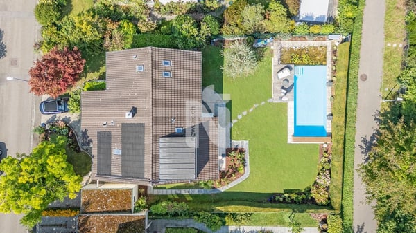 Sehr attraktives Einfamilienhaus auf dem Bruderholz mit Pool, Sauna, Garten und viel Privatsphäre 2