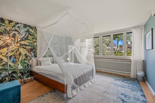 Sehr attraktives Einfamilienhaus auf dem Bruderholz mit Pool, Sauna, Garten und viel Privatsphäre 9