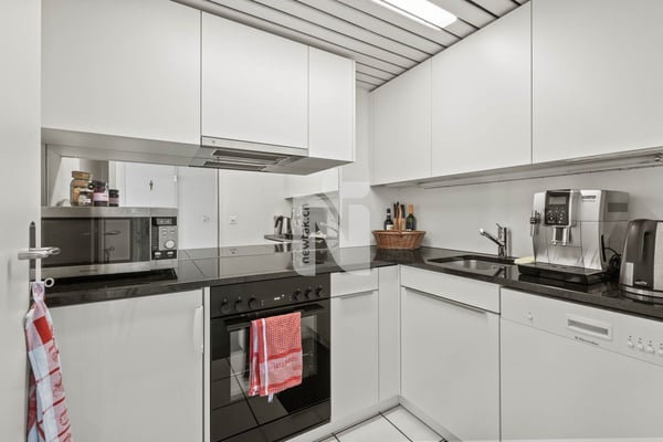 Top-Investitionsobjekt in Muttenz für Handwerker - Schreinerei, Büros, Lager, Tiefgarage, & Wohnung in Industriezone 10