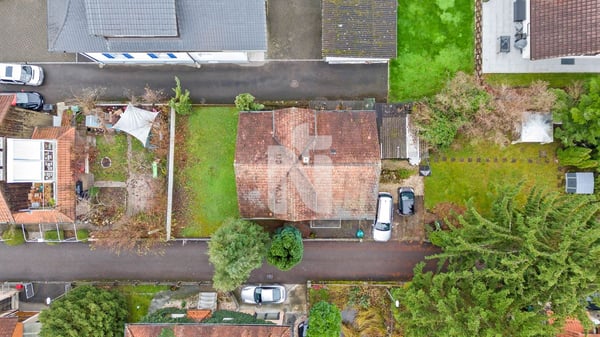 Ruhig, zentral, mit Schopf, grossem Garten und viel Potenzial 2