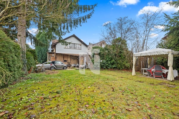 Ruhig, zentral, mit Schopf, grossem Garten und viel Potenzial 4