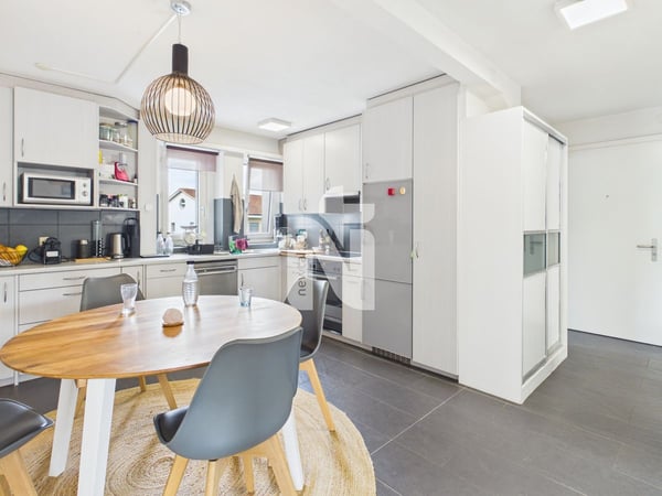 Grosszügig und lichtdurchflutet: 4.5-Zimmer-Wohnung mit Sauna, Balkon und Tiefgaragenplatz 6