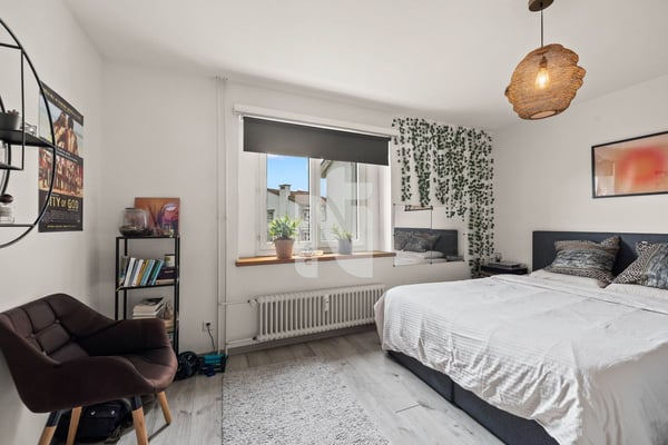 Grosszügig und lichtdurchflutet: 4.5-Zimmer-Wohnung mit Sauna, Balkon und Tiefgaragenplatz 8