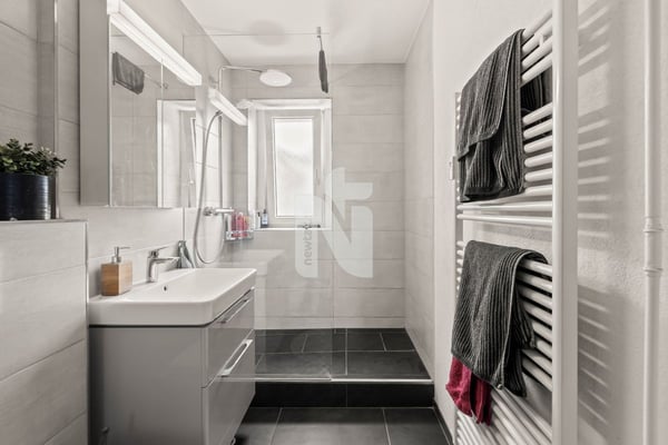 Grosszügig und lichtdurchflutet: 4.5-Zimmer-Wohnung mit Sauna, Balkon und Tiefgaragenplatz 7