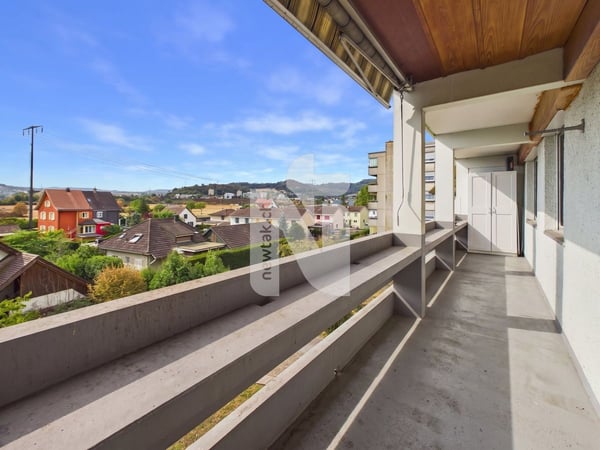 Attraktive 3.5-Zimmer-Wohnung mit 15 m² Balkon und Lift an gut erschlossener Lage in Rheinnähe 1