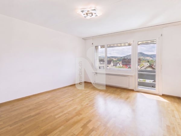 Attraktive 3.5-Zimmer-Wohnung mit 15 m² Balkon und Lift an gut erschlossener Lage in Rheinnähe 2