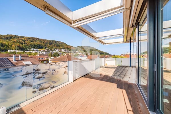 Exklusive Attikawohnung mit direktem Liftzugang, grosszügiger Terrasse, traumhafter Weitsicht und zwei Tiefgaragenplätzen 2
